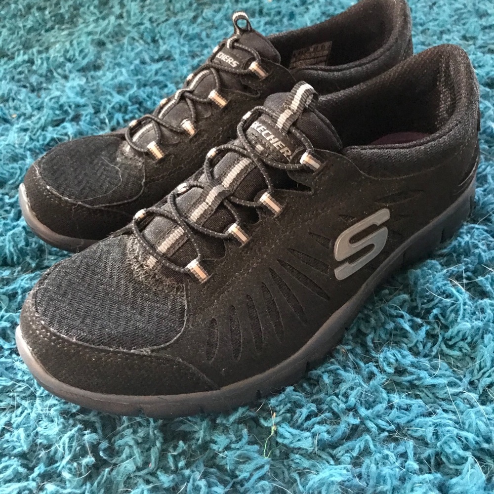 Sketchers sneakers
